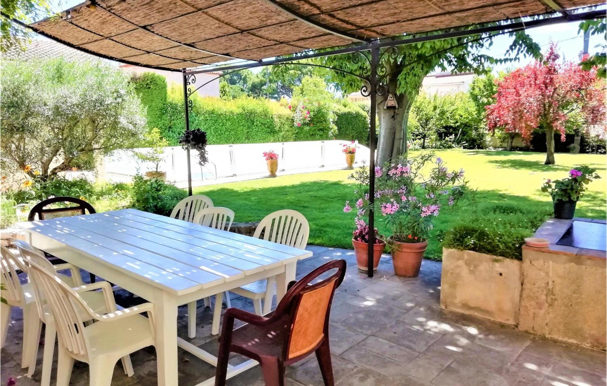 4 Bedroom Lovely Home In Marguerittes Zewnętrze zdjęcie