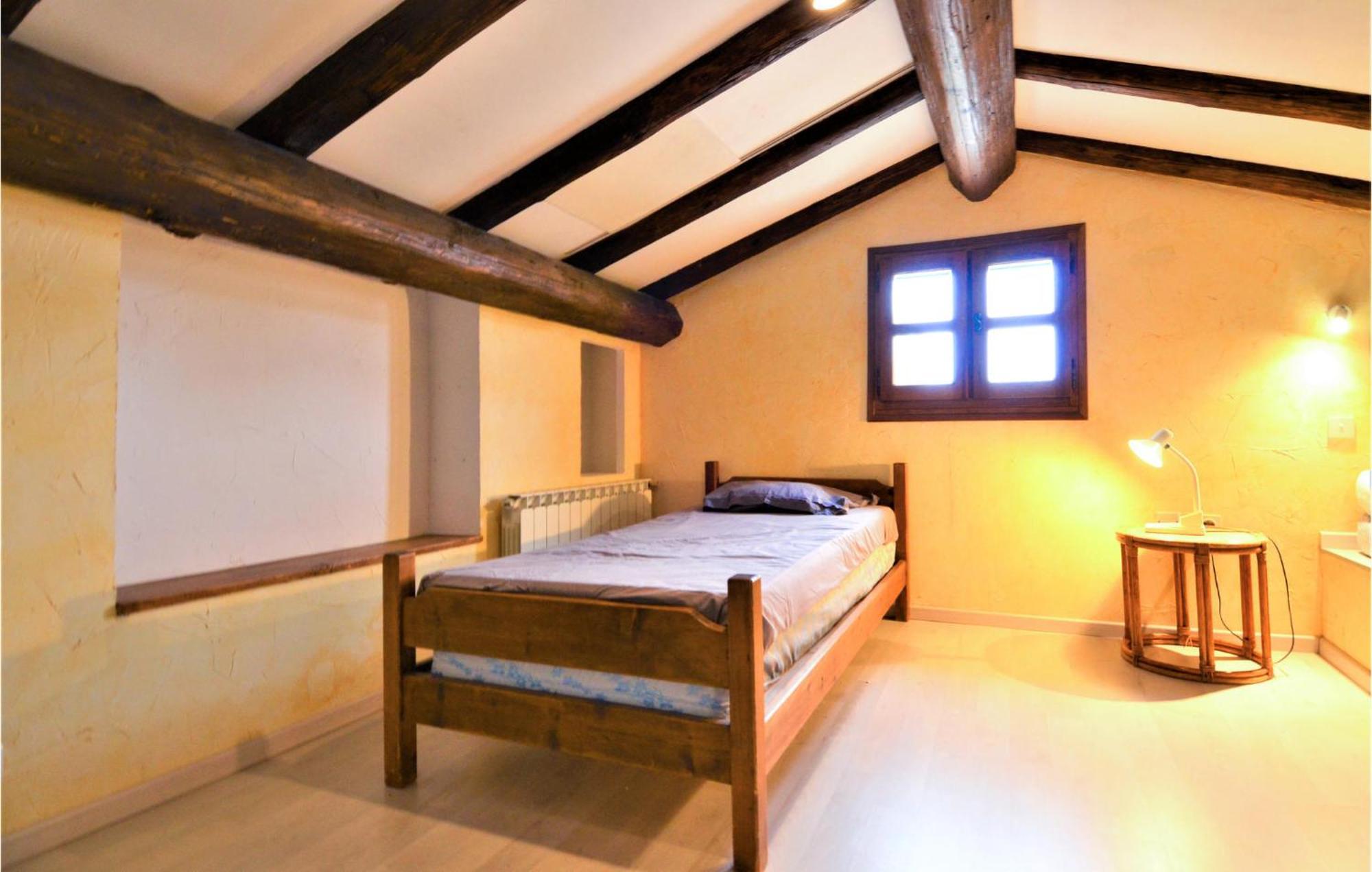 4 Bedroom Lovely Home In Marguerittes Zewnętrze zdjęcie