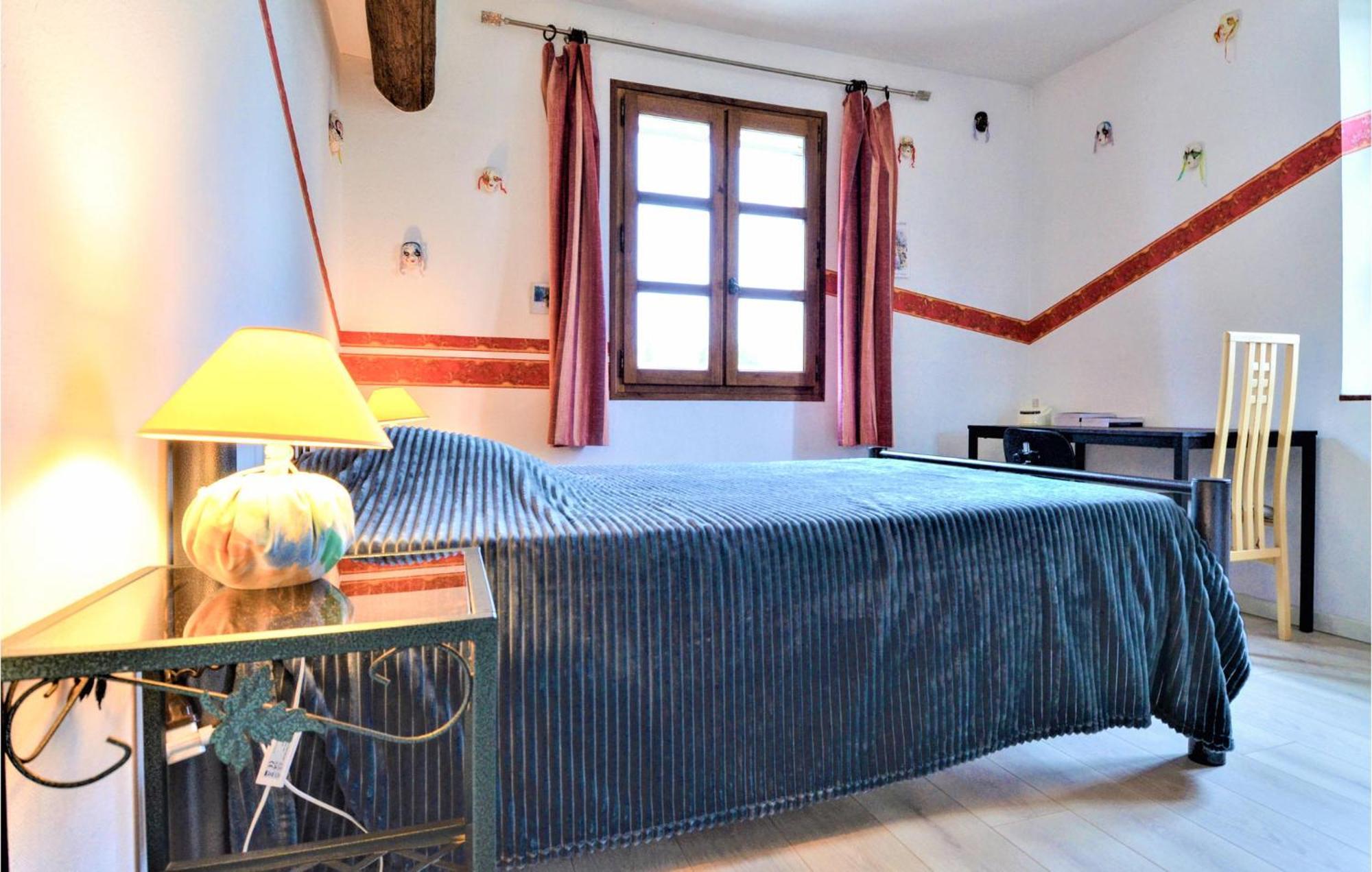 4 Bedroom Lovely Home In Marguerittes Zewnętrze zdjęcie